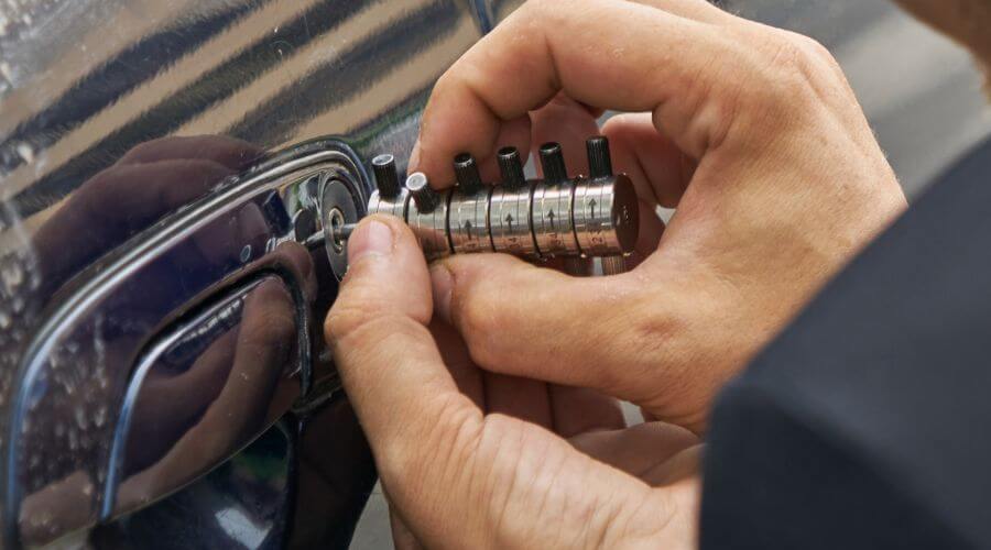 Professional gutter cleaning in Edinburg, TX